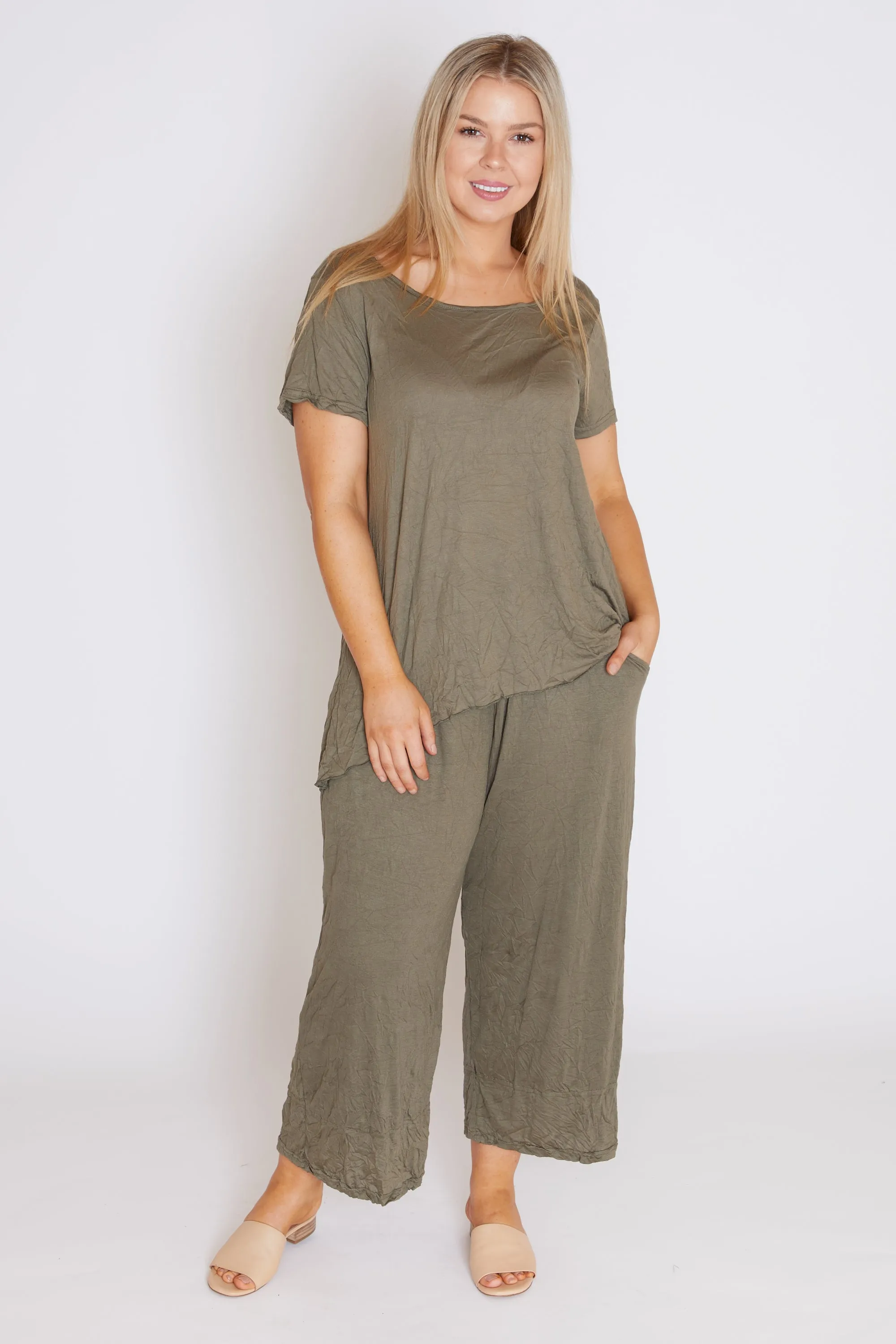 7749 Khaki wide leg pants