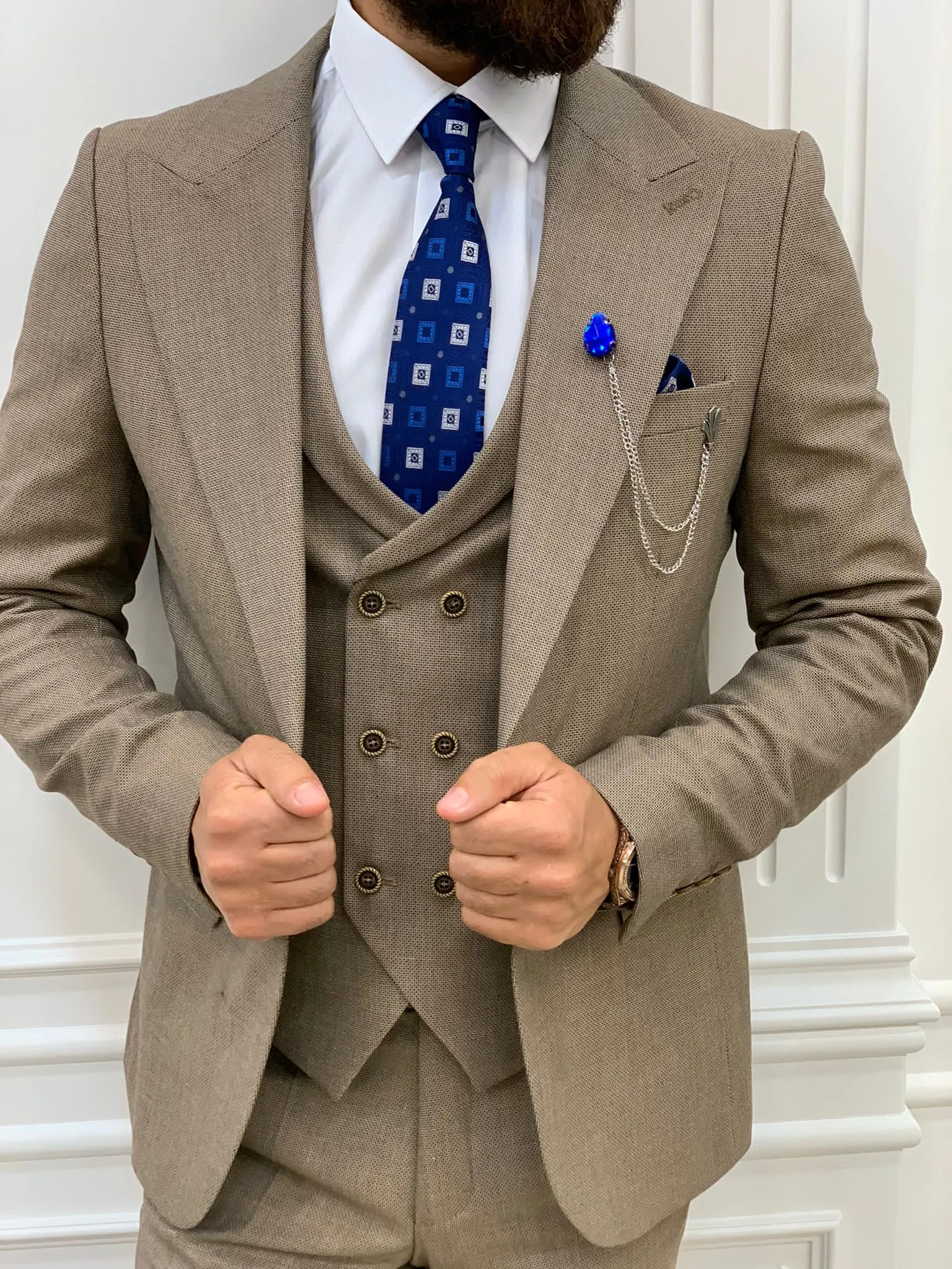 Austin Brown Slim Fit Peak Lapel Suit: Elevate Your Wardrobe