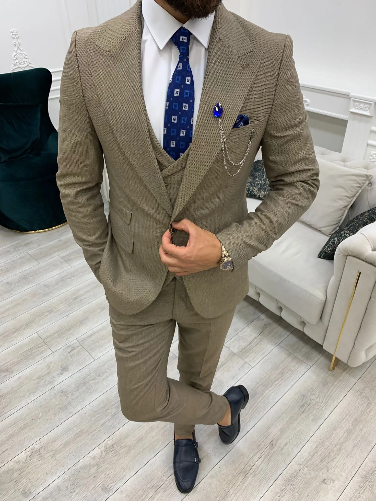 Austin Brown Slim Fit Peak Lapel Suit: Elevate Your Wardrobe
