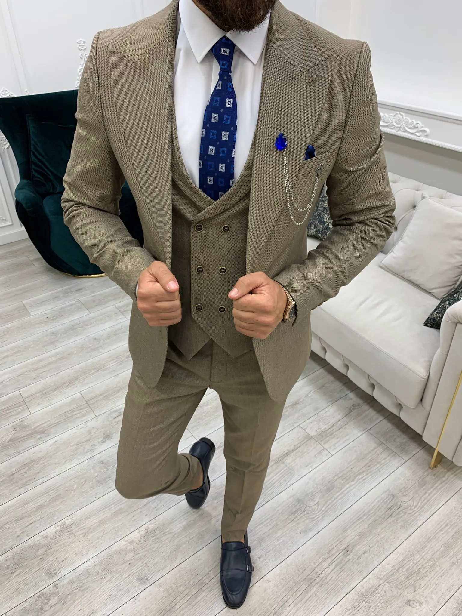 Austin Brown Slim Fit Peak Lapel Suit: Elevate Your Wardrobe