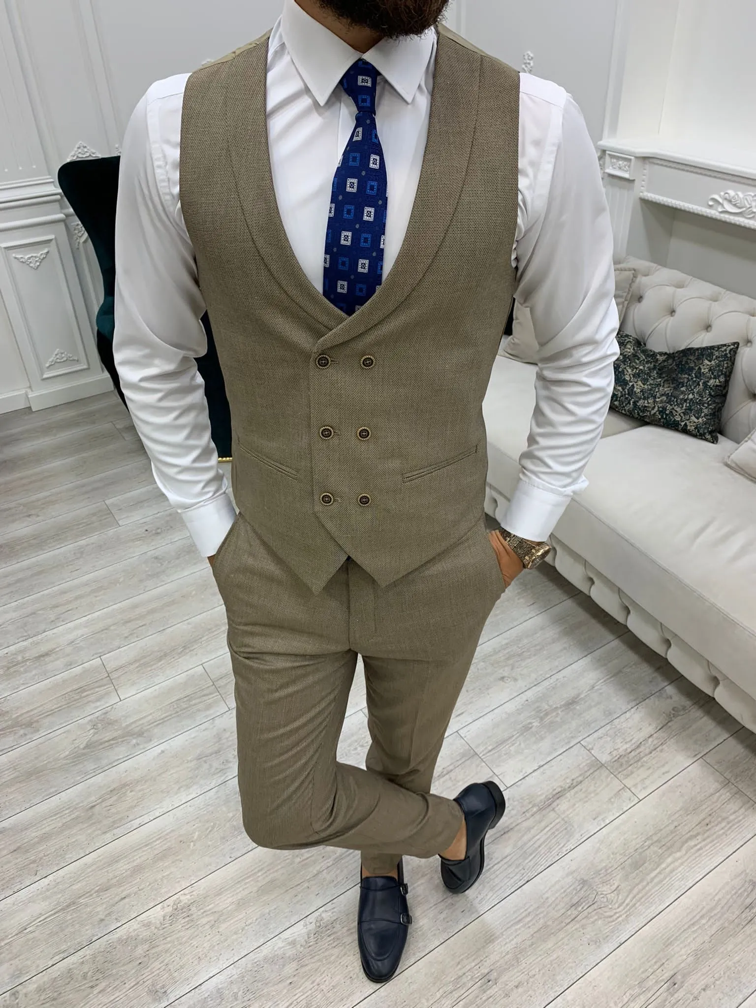 Austin Brown Slim Fit Peak Lapel Suit: Elevate Your Wardrobe