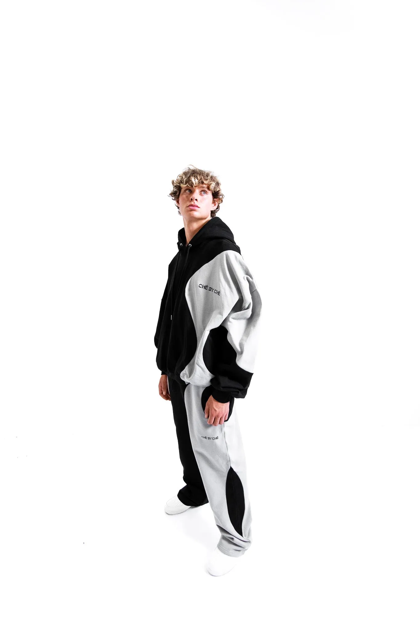 AW293 MOON SWEATPANTS