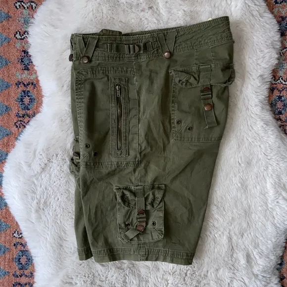 Da-Nang low rise baggy cargo short Y2K army green military surplus utility small