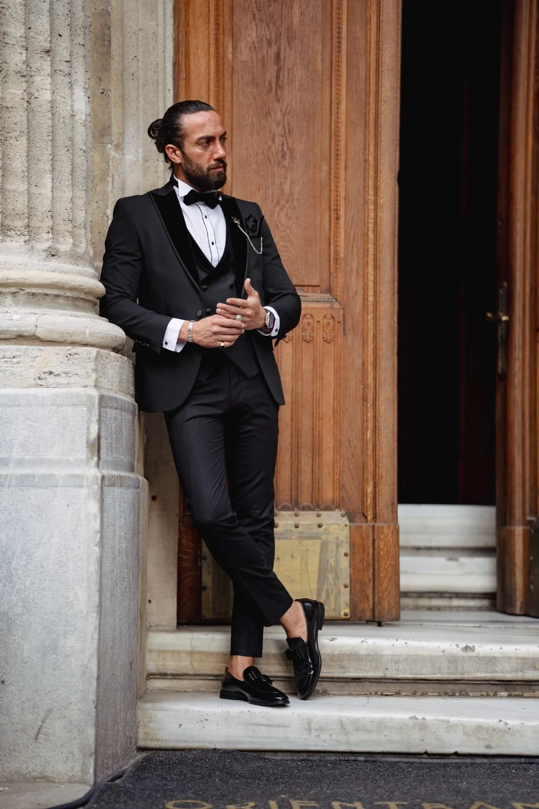 Daniel Black Slim Fit Velvet Peak Lapel Tuxedo