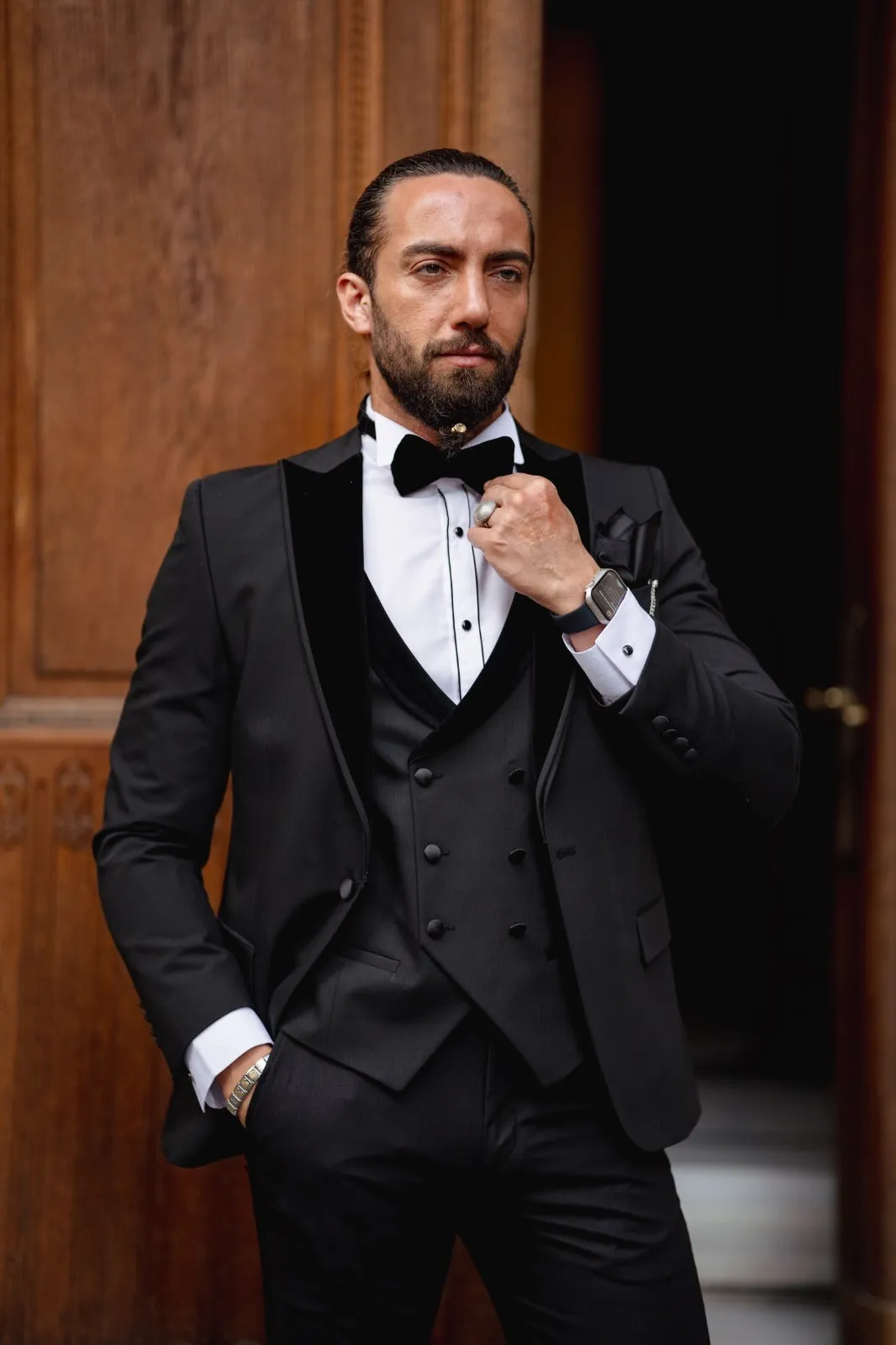 Daniel Black Slim Fit Velvet Peak Lapel Tuxedo