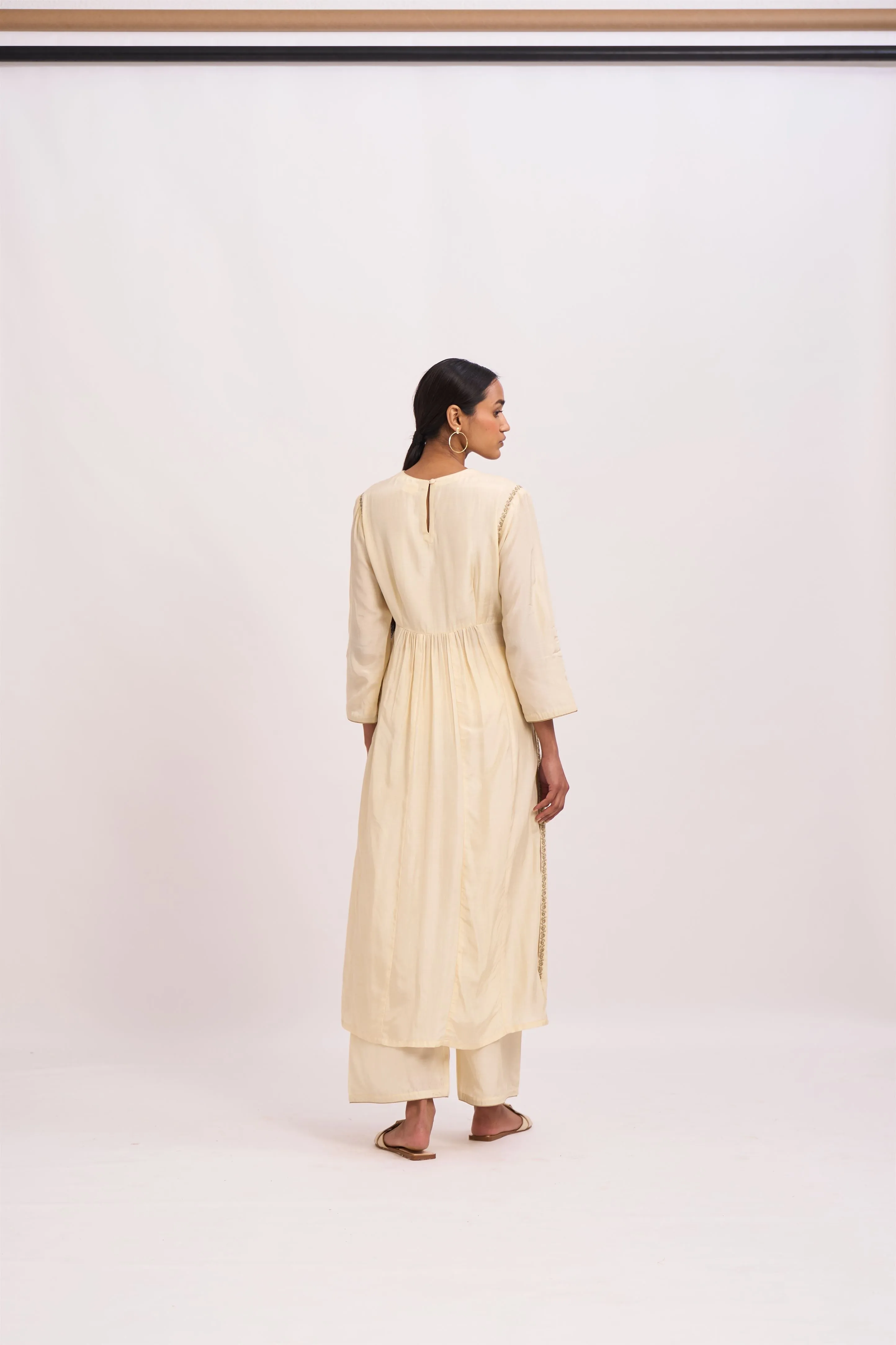 Dot   I   Aavni Reem Kurta Set  Cotton Silk Kurta & Pant with Chanderi Scarf  Ivory SS24-PK-88