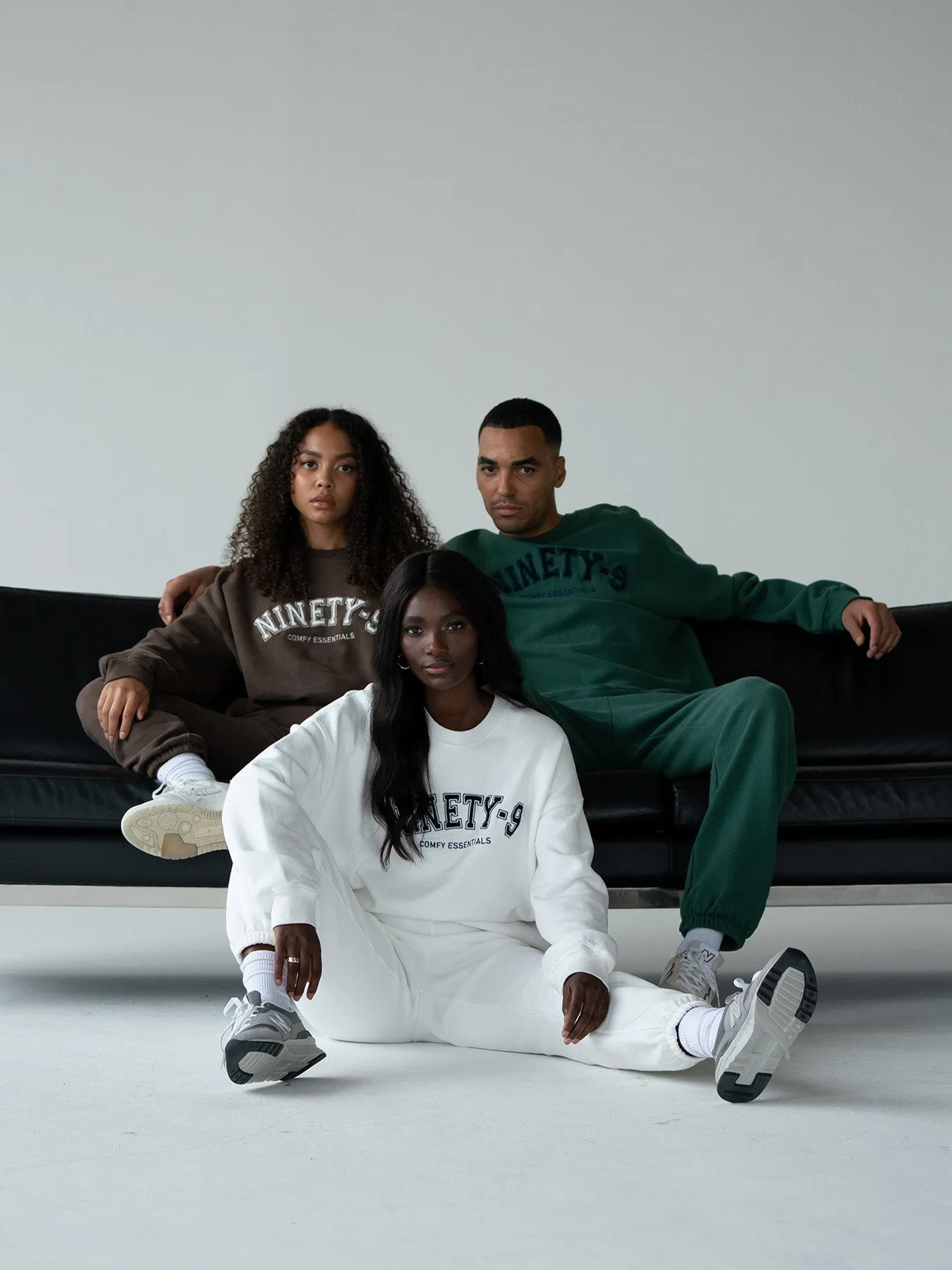 ESSENTIALS - Sweatpants  •  Off-White