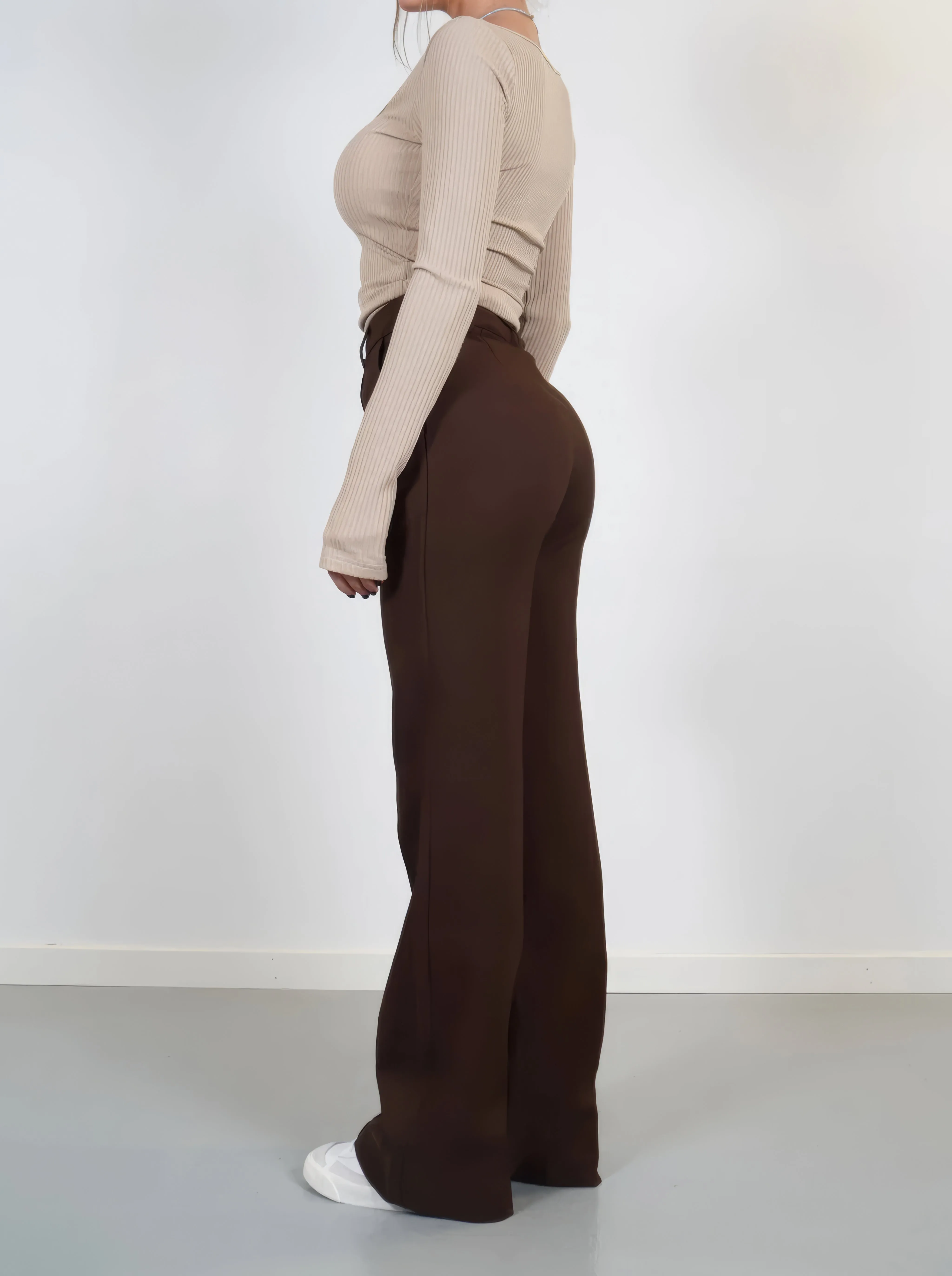 High-waisted pants