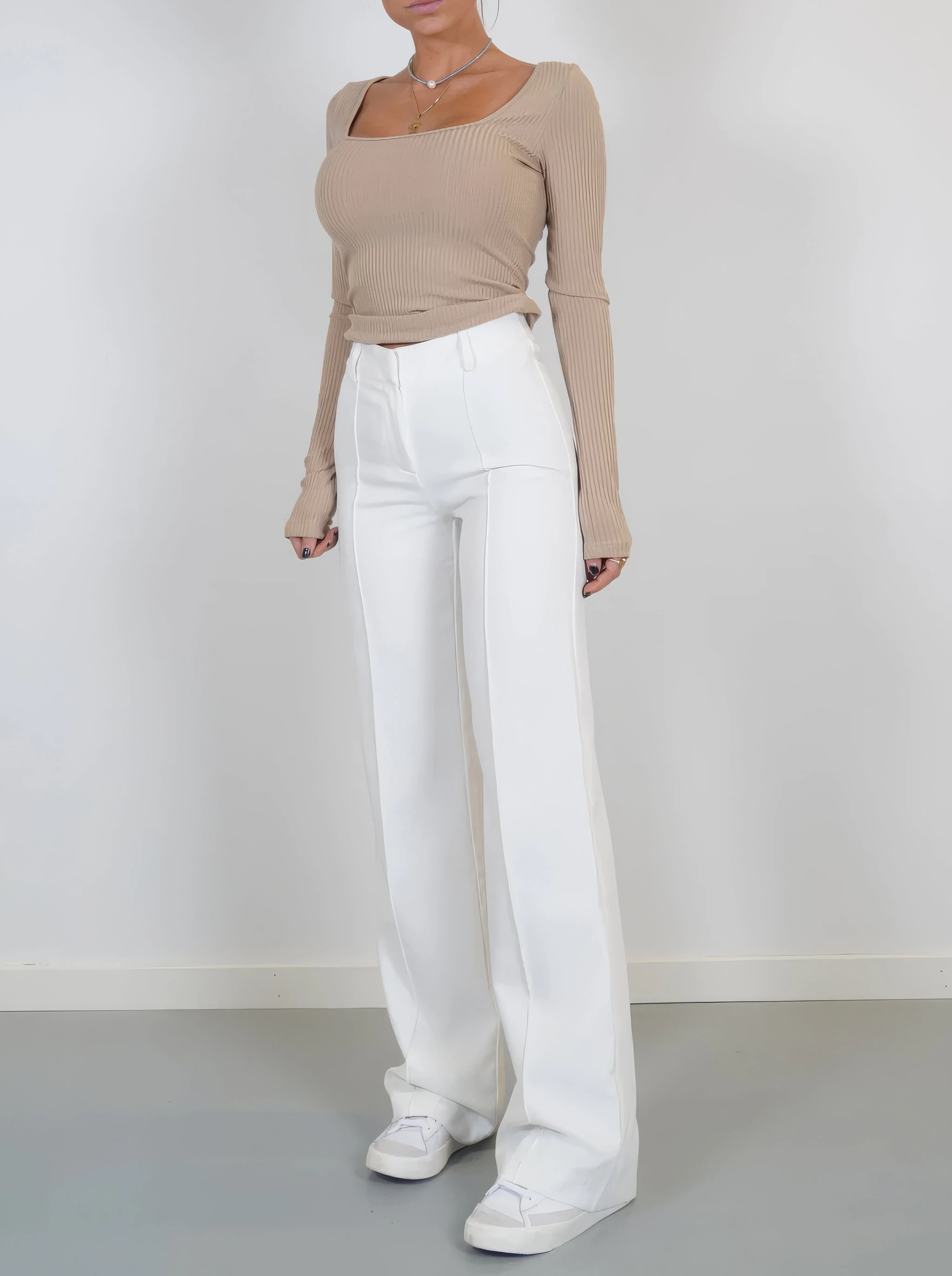 High-waisted pants