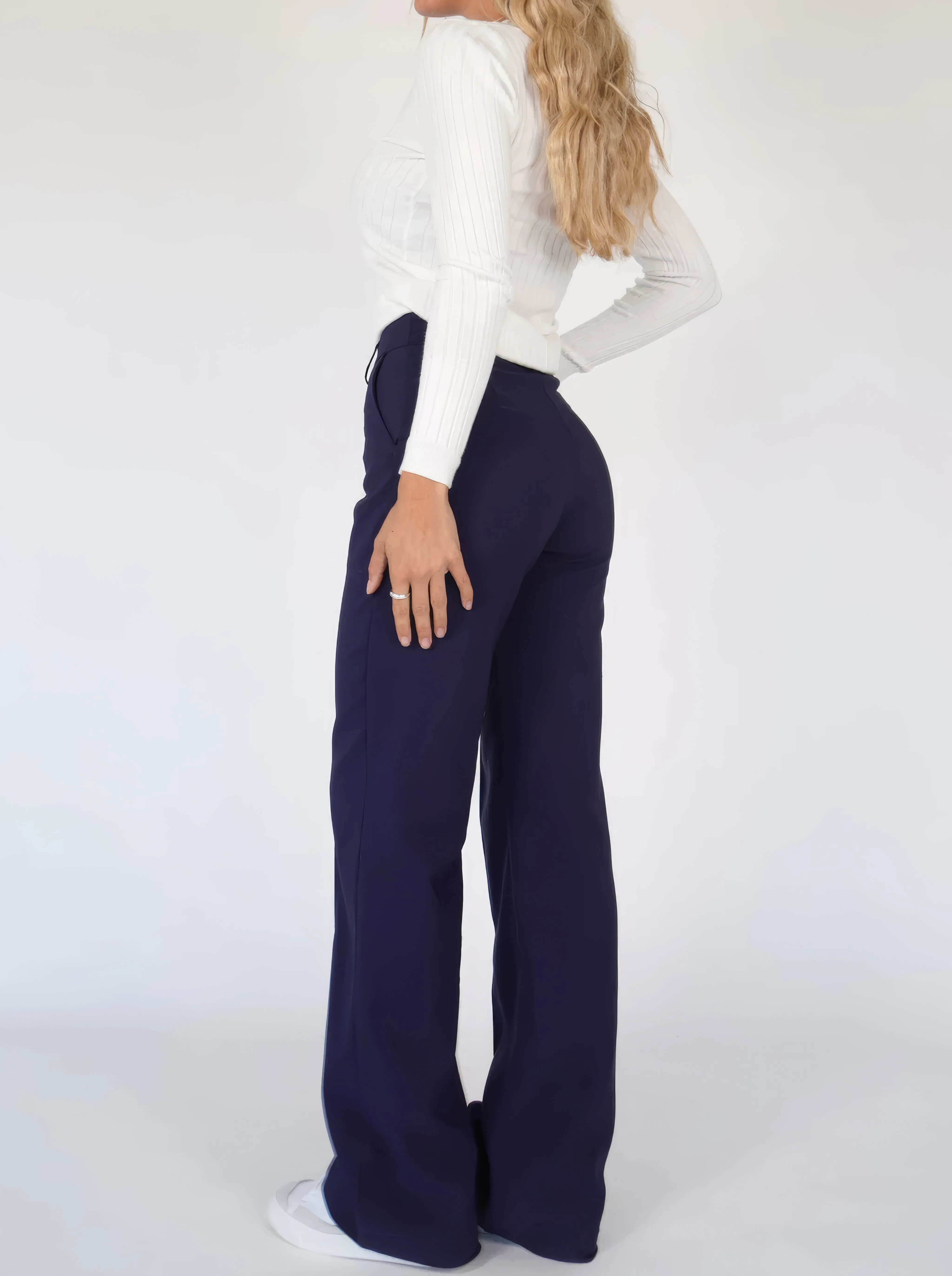 High-waisted pants
