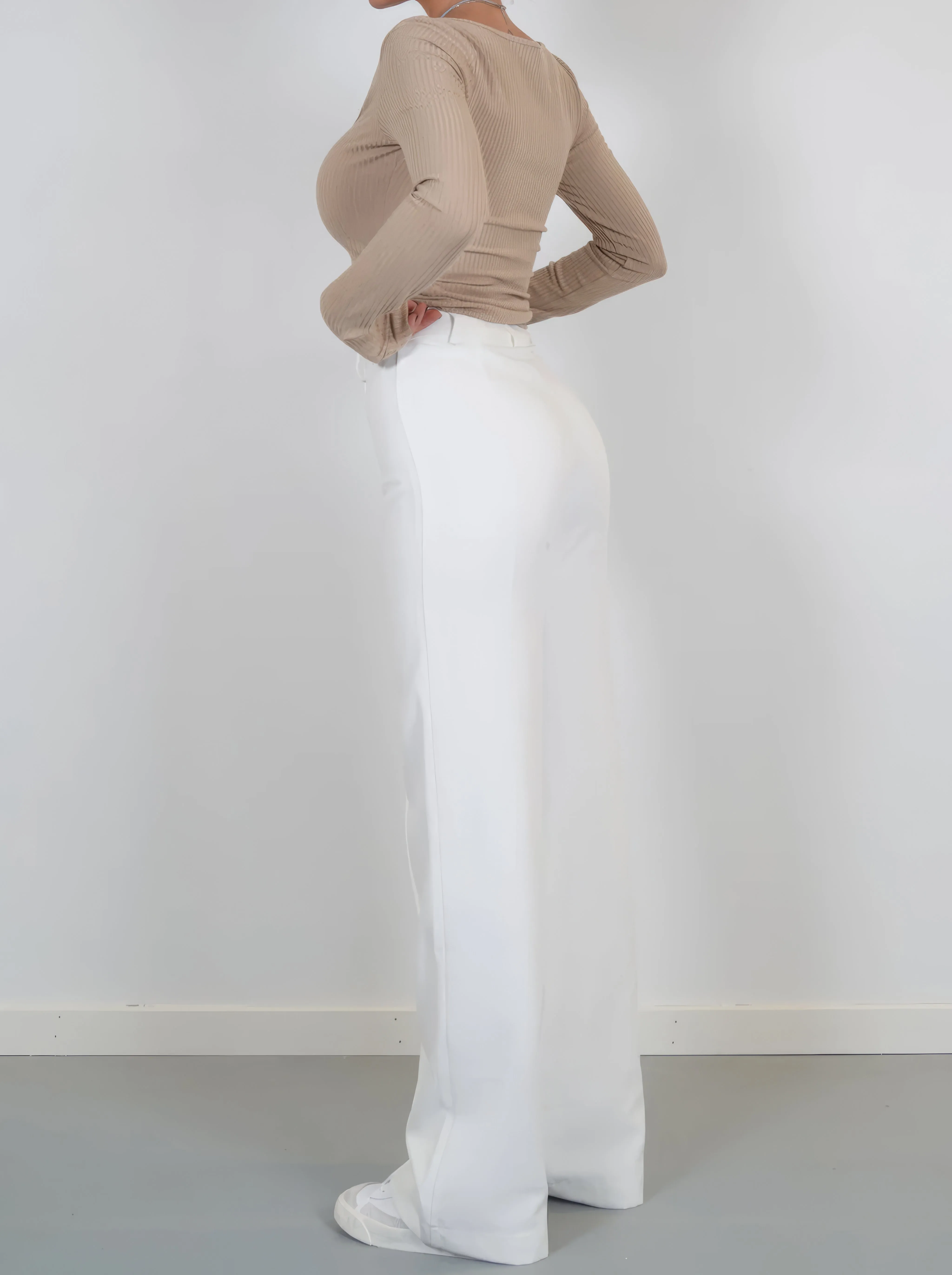 High-waisted pants