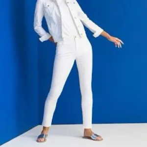 NWT Chico’s The Perfect Stretch, Girlfriend Slim Ankle White Pants Size 0.5/6.