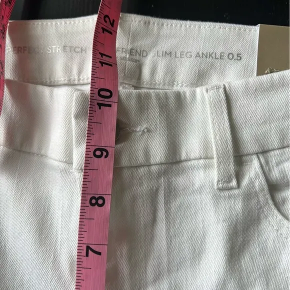 NWT Chico’s The Perfect Stretch, Girlfriend Slim Ankle White Pants Size 0.5/6.