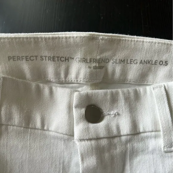 NWT Chico’s The Perfect Stretch, Girlfriend Slim Ankle White Pants Size 0.5/6.