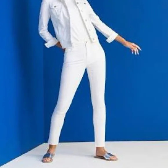 NWT Chico’s The Perfect Stretch, Girlfriend Slim Ankle White Pants Size 0.5/6.