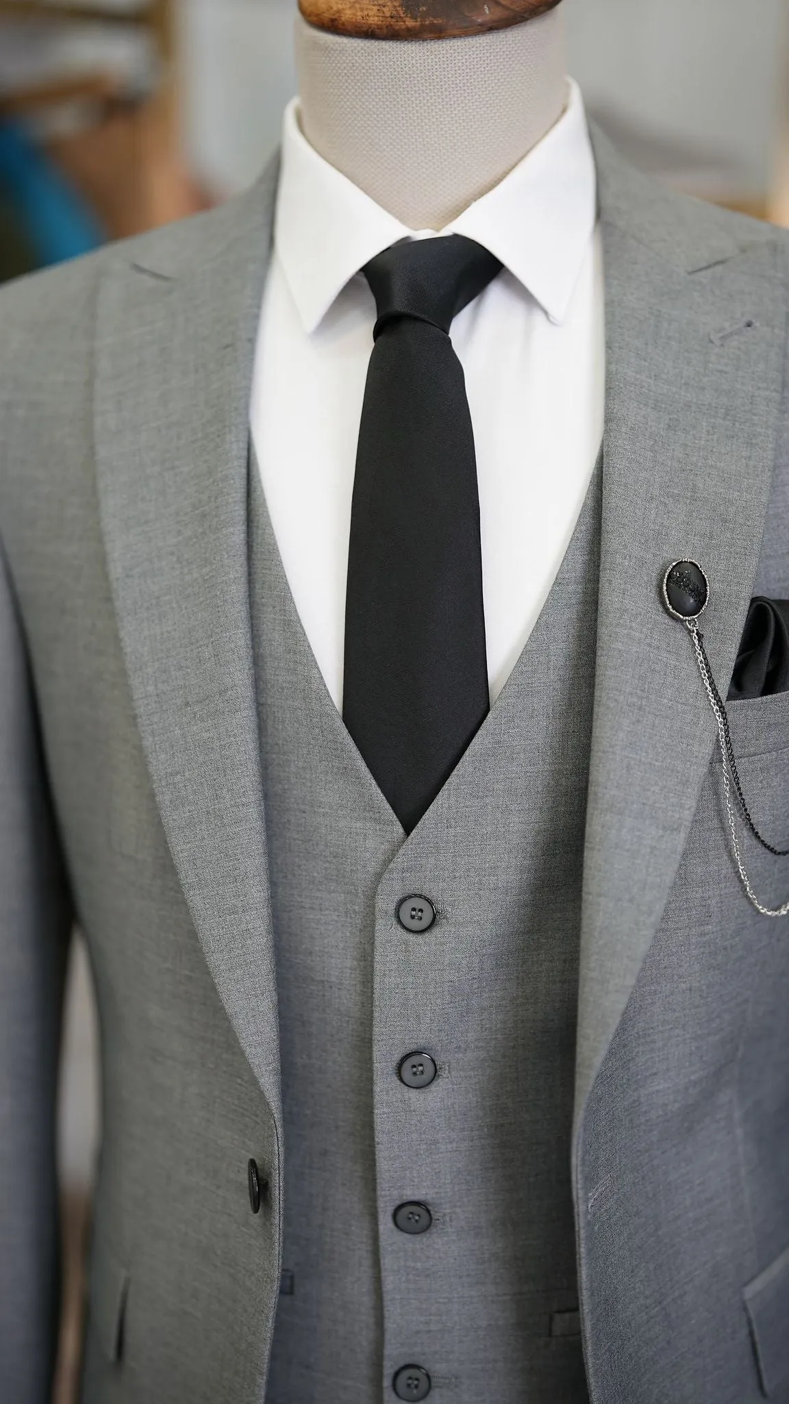 Paul Gray Slim Fit 3 Piece Peak Lapel Suit - Versatile Elegance for Every Occasion