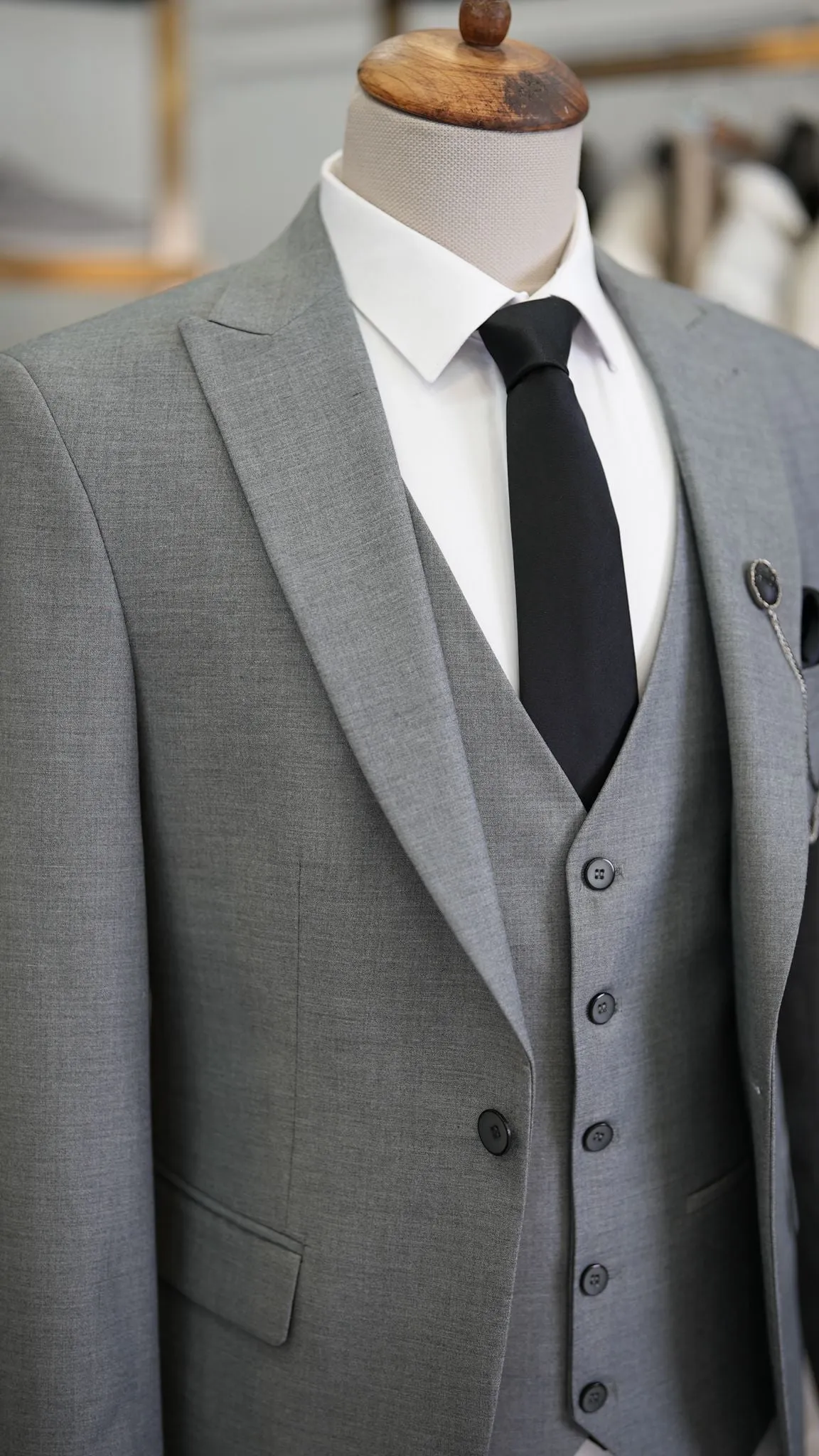 Paul Gray Slim Fit 3 Piece Peak Lapel Suit - Versatile Elegance for Every Occasion