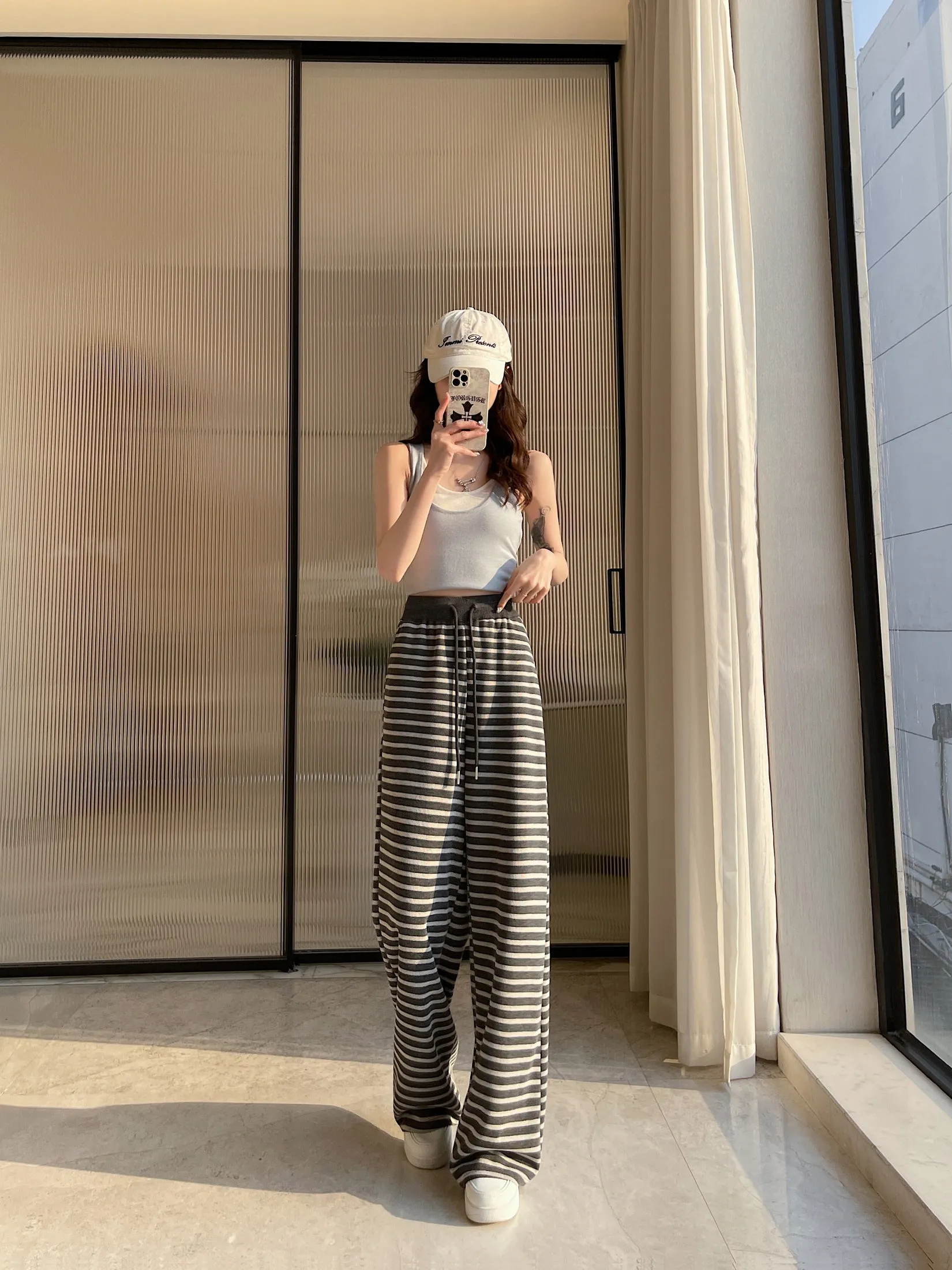 Relaxed Fit Knitted Sweatpant for Women with Drawstring Waist