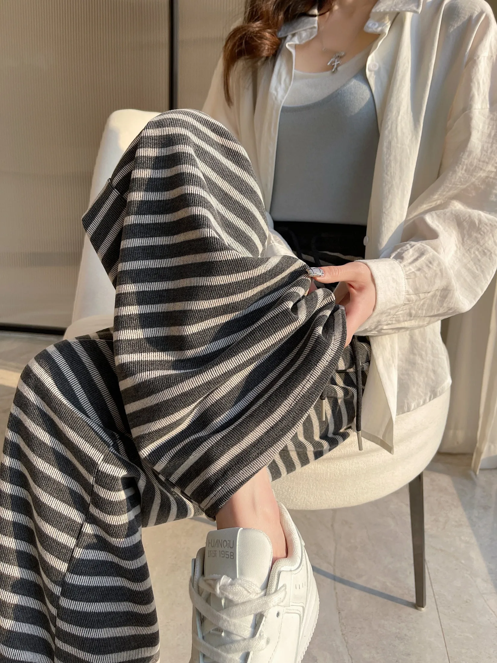 Relaxed Fit Knitted Sweatpant for Women with Drawstring Waist