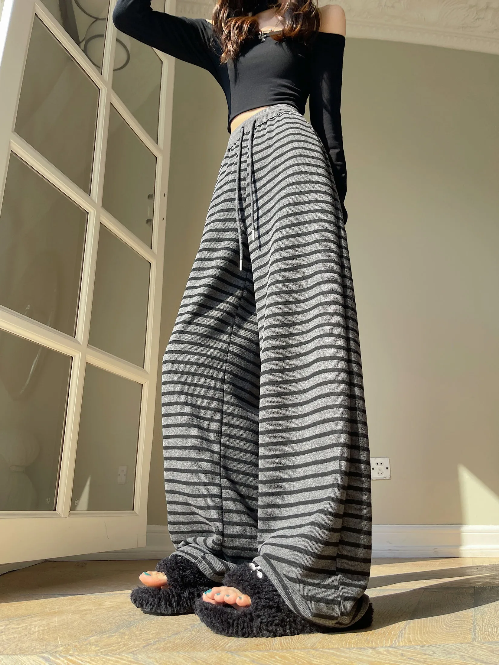 Relaxed Fit Knitted Sweatpant for Women with Drawstring Waist