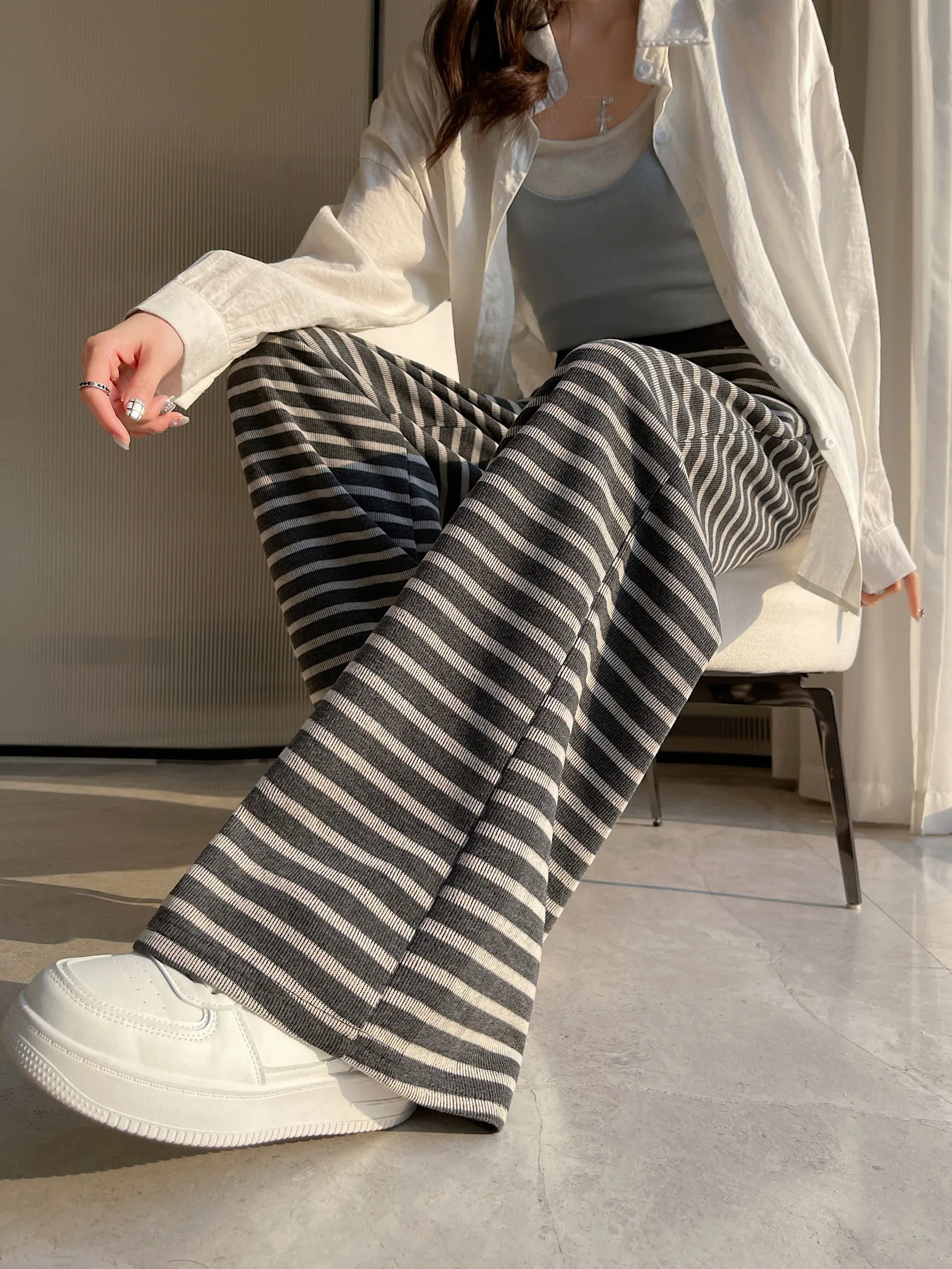 Relaxed Fit Knitted Sweatpant for Women with Drawstring Waist