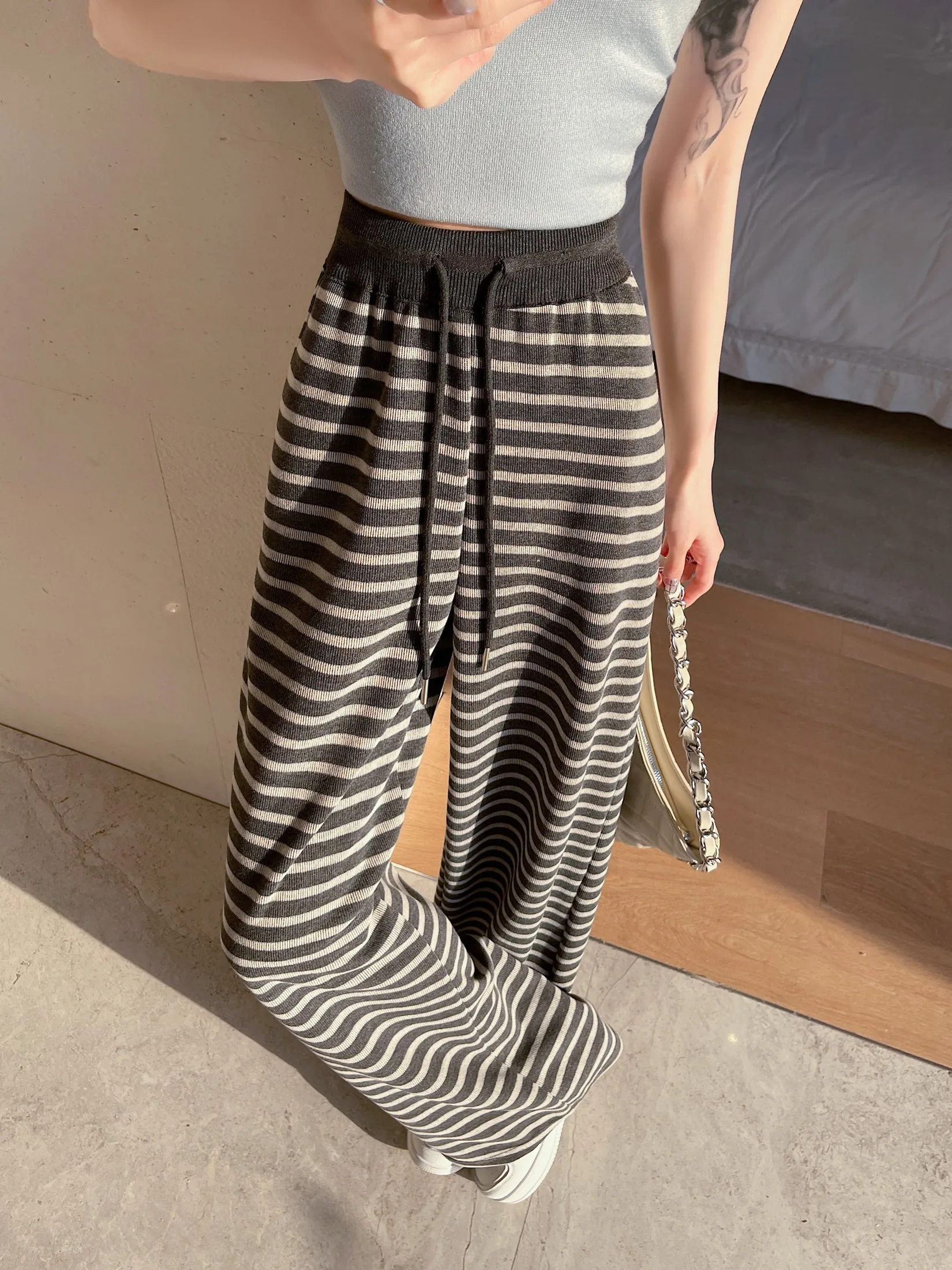 Relaxed Fit Knitted Sweatpant for Women with Drawstring Waist