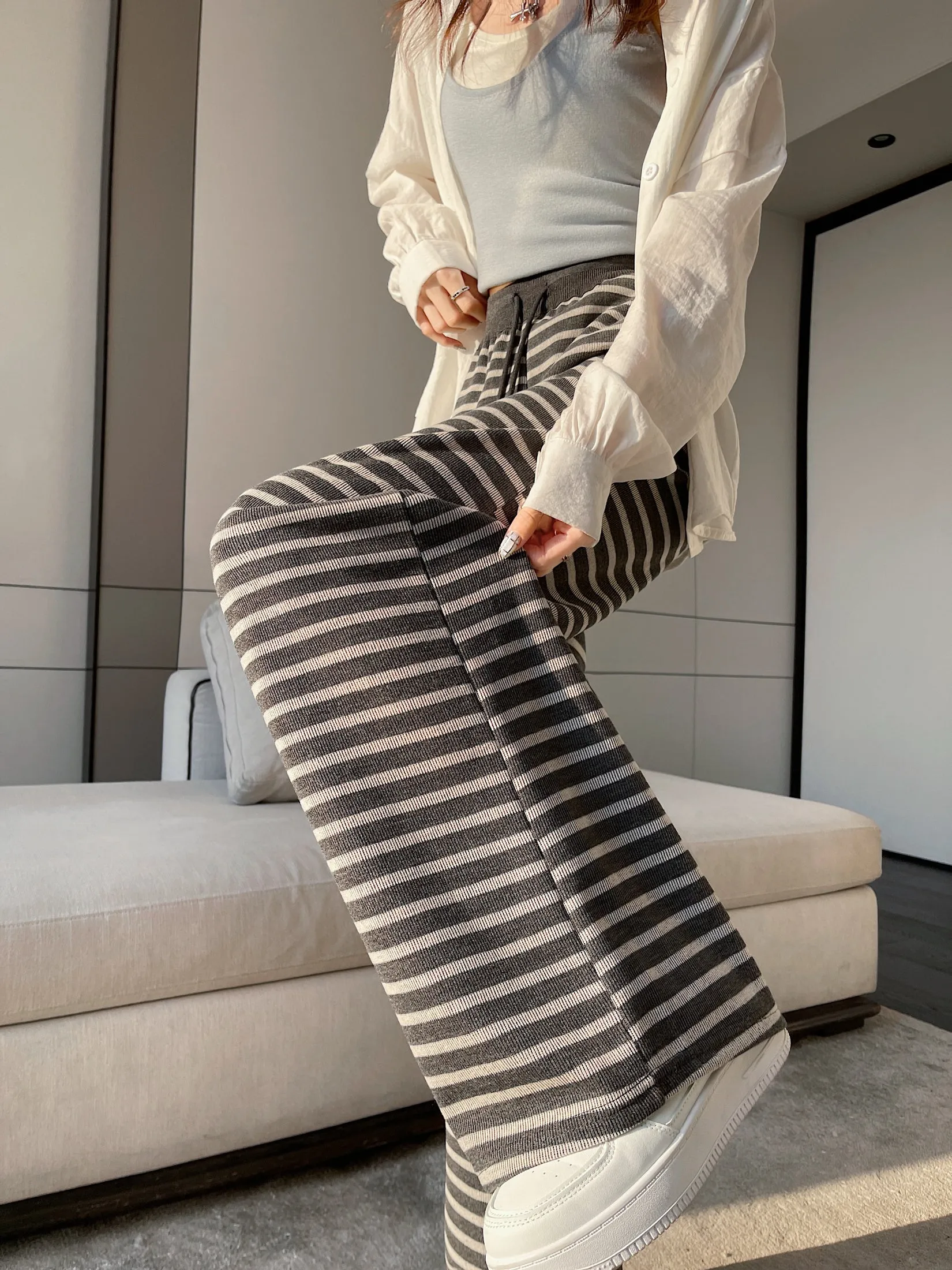 Relaxed Fit Knitted Sweatpant for Women with Drawstring Waist