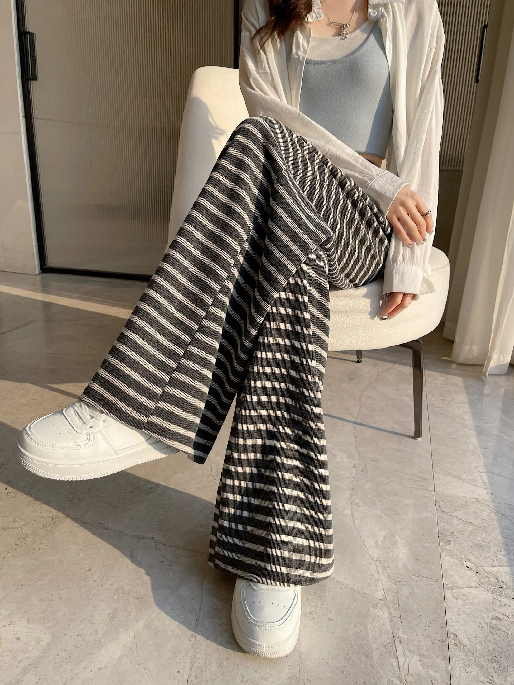 Relaxed Fit Knitted Sweatpant for Women with Drawstring Waist