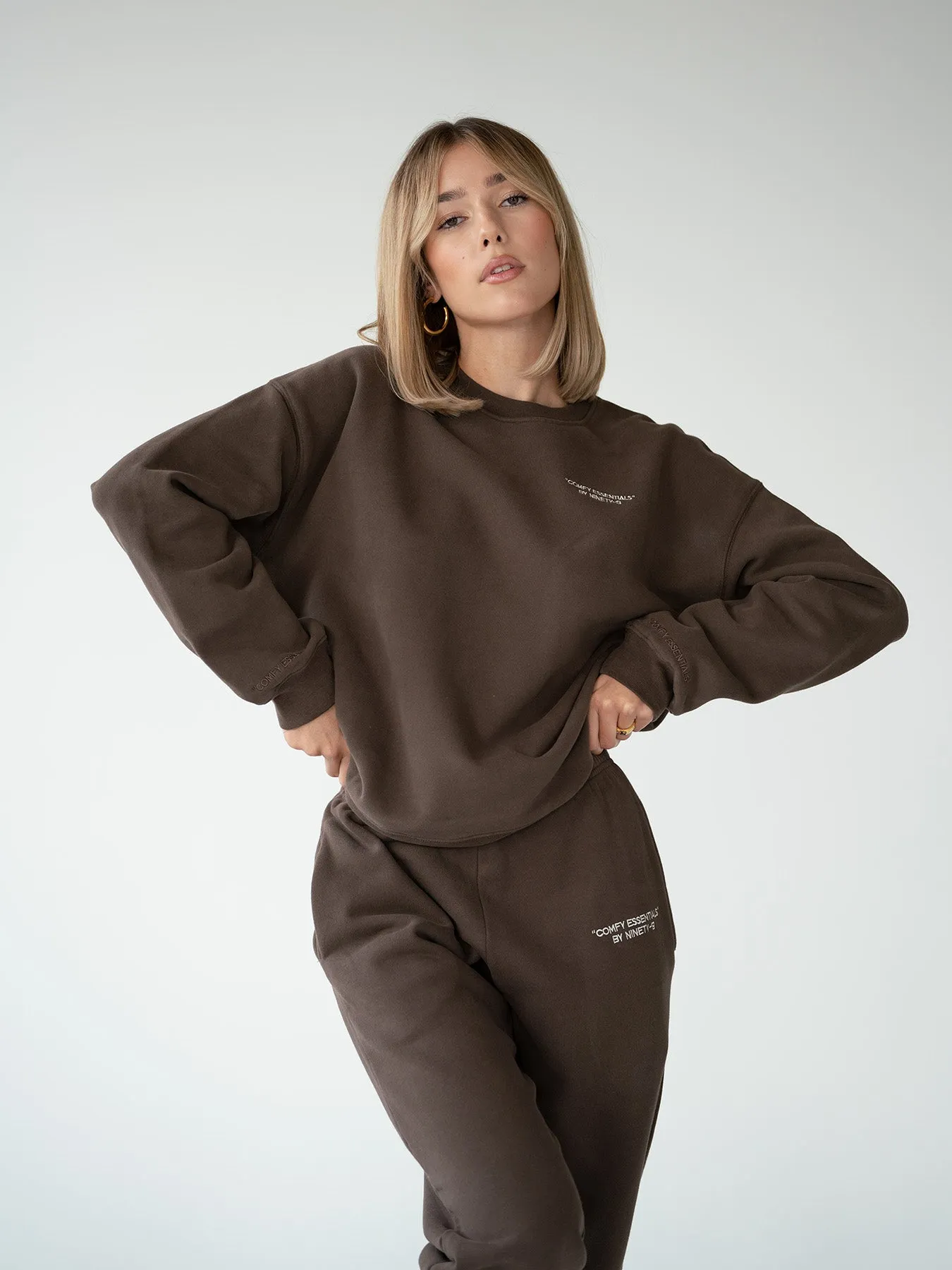 SET - ESSENTIALS - SWEATSHIRT AND SWEATPANTS • BROWN
