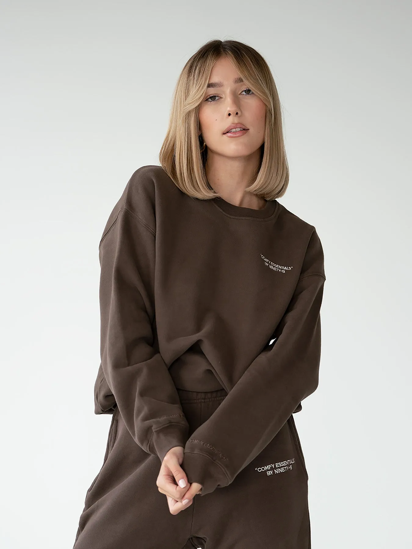 SET - ESSENTIALS - SWEATSHIRT AND SWEATPANTS • BROWN