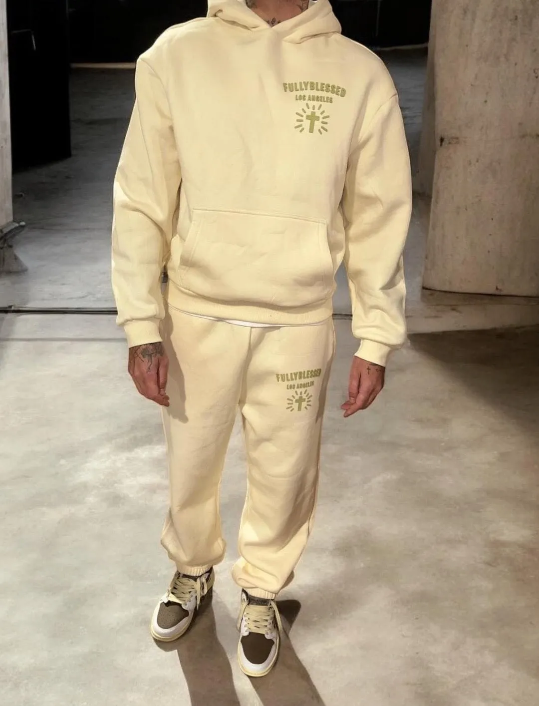 Signature Cuffed Sweatpants - Cream