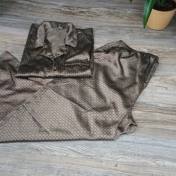 Silky Satin Style Patterned Comfy Lounge Wear Pajama Set