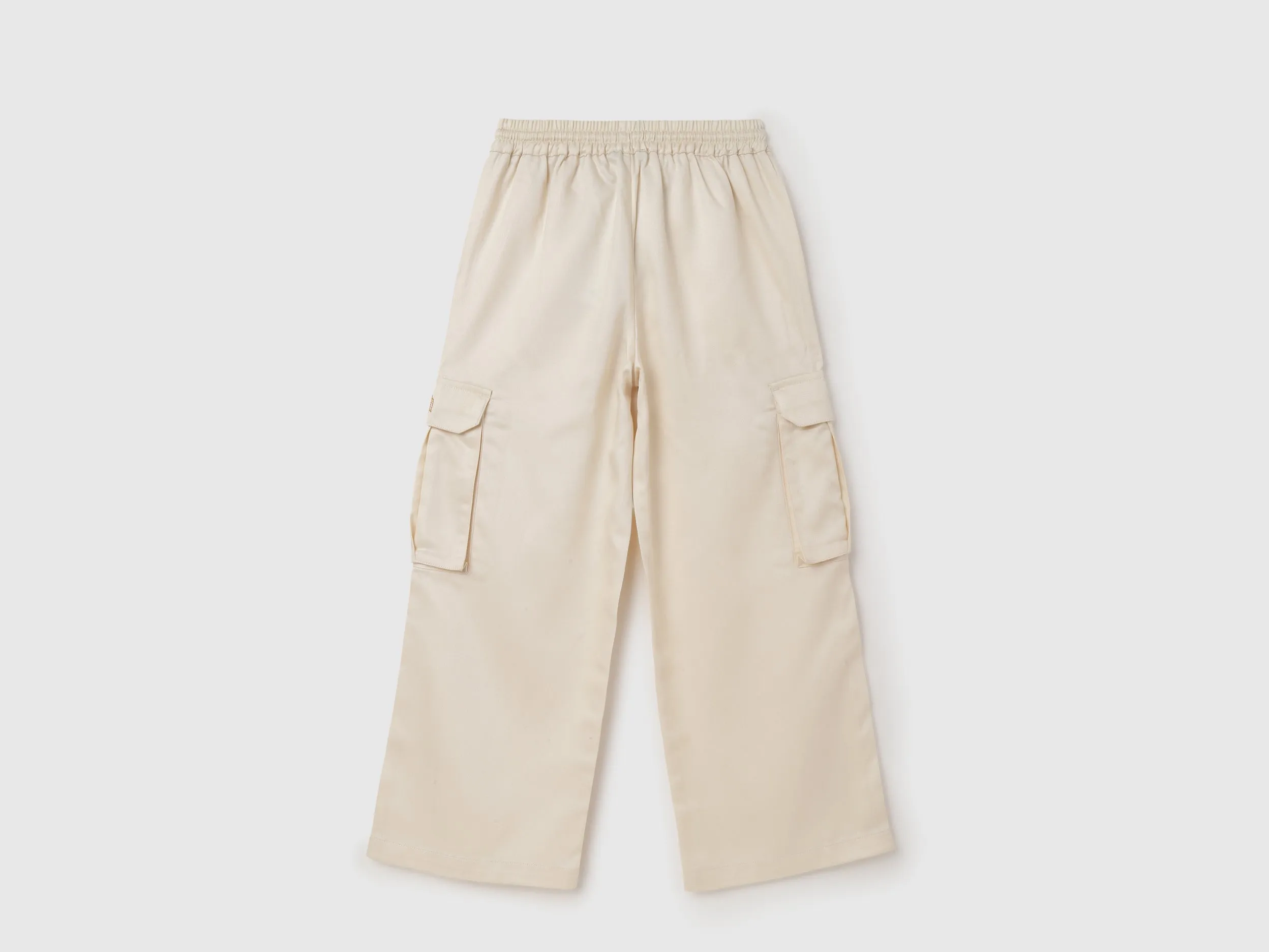 Solid Regular Fit Mid Waist Cargo Pants